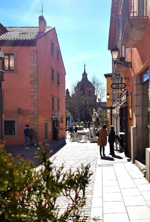 Apartamento En Centro Historico De San Lorenzo De El Escorial Daire Dış mekan fotoğraf